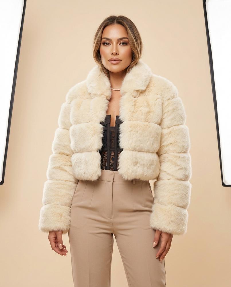 Madline24 - Vivin | Plüschig Kurz Geschnitten Jacke Damen